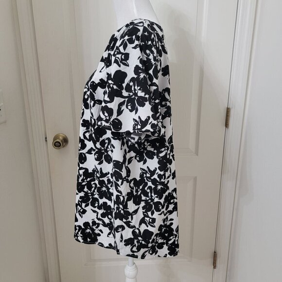 Lane Bryant Size 18/20 White with Black Floral Pattern V Neck Blouse - Picture 3 of 12